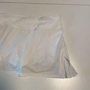 Excellent Condition Play off the Pleats Skirt